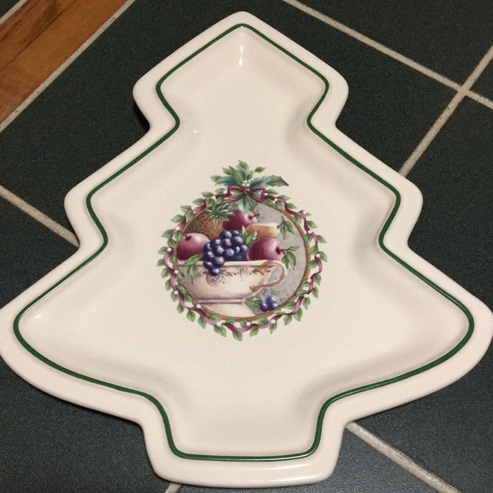 Pfaltzgraff Holly Jolly Christmas Tree Plate